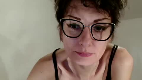 Snapshot of bebacksooon chatting on March 15, 2026, 9:21 pm Raluca online show from March 15, 2026, 9:21 pm