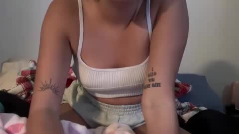 Snapshot of becca0101 chatting on December 3, 2024, 4:39 pm Becca Hart online show from December 3, 2024, 4:39 pm