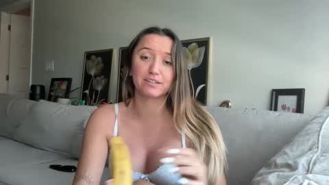 Snapshot of becca0101 chatting on January 7, 2025, 6:03 pm Becca Hart online show from January 7, 2025, 6:03 pm