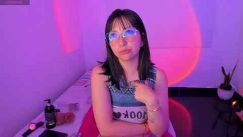Snapshot of becca_be_ chatting on June 5, 2026, 6:52 am Becca is here online show from June 5, 2026, 6:52 am