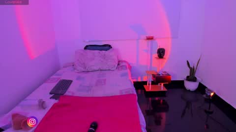 Snapshot of becca_be_ chatting on June 9, 2026, 4:35 am Becca is here online show from June 9, 2026, 4:35 am