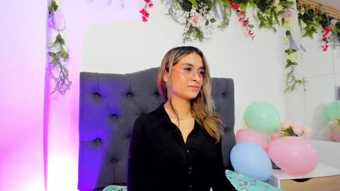 beccamilanni online show from December 5, 2024, 1:06 pm