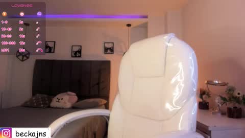 Marzhie online show from November 8, 2025, 3:45 pm