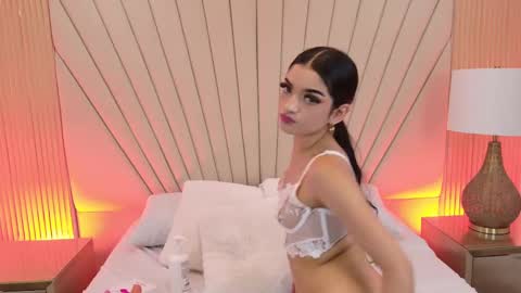 Laura Tobon online show from September 18, 2025, 8:11 pm