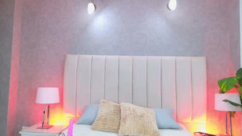 Laura Tobon online show from September 20, 2025, 7:26 pm