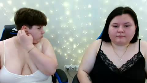 Snapshot of beckyandellen chatting on July 12, 2026, 11:45 am BeckyAndEllen online show from July 12, 2026, 11:45 am