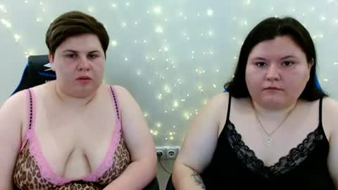 Snapshot of beckyandellen chatting on August 2, 2026, 10:14 am BeckyAndEllen online show from August 2, 2026, 10:14 am