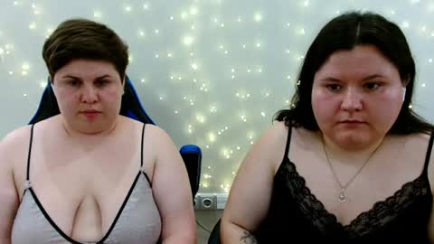 Snapshot of beckyandellen chatting on August 7, 2026, 4:31 pm BeckyAndEllen online show from August 7, 2026, 4:31 pm