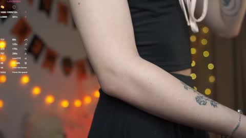 Melissa online show from November 10, 2025, 2:05 pm