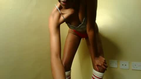 Snapshot of bee01hive chatting on November 18, 2025, 11:59 pm bee01hive online show from November 18, 2025, 11:59 pm