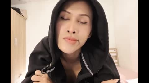 Snapshot of bee_thai chatting on December 13, 2024, 7:32 pm bee_thai online show from December 13, 2024, 7:32 pm
