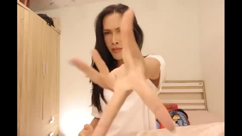 Snapshot of bee_thai chatting on February 14, 2025, 6:19 pm bee_thai online show from February 14, 2025, 6:19 pm