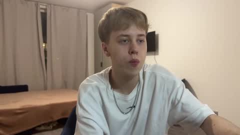 Snapshot of beeb0y chatting on September 26, 2025, 6:12 pm beeb0y online show from September 26, 2025, 6:12 pm