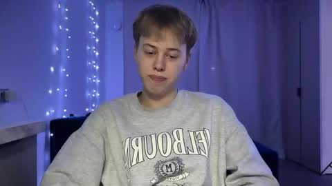 Snapshot of beeb0y chatting on October 10, 2025, 3:44 pm beeb0y online show from October 10, 2025, 3:44 pm