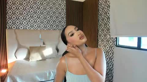 BELLA online show from May 1, 2026, 11:37 am