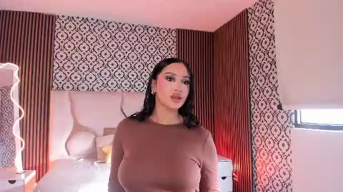 BELLA online show from June 12, 2026, 12:04 pm