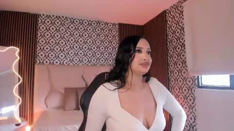 BELLA online show from July 30, 2026, 1:32 pm