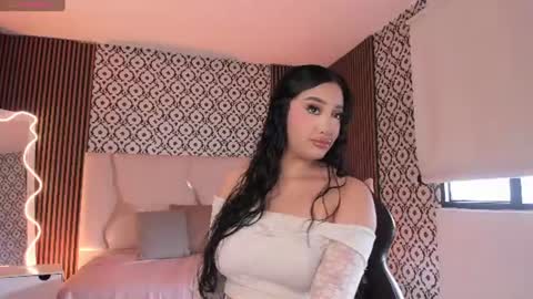 BELLA online show from August 6, 2026, 1:02 pm