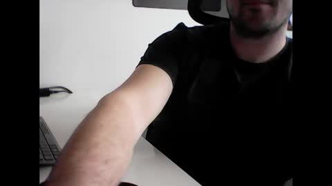 beenee3 online show from March 25, 2026, 6:30 am