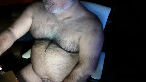 Snapshot of beers19 chatting on November 17, 2025, 4:24 pm beers19 online show from November 17, 2025, 4:24 pm