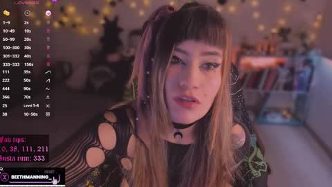Snapshot of beethmanning_ chatting on October 17, 2025, 8:22 pm       online show from October 17, 2025, 8:22 pm