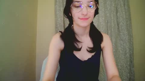 Mia online show from September 8, 2025, 7:57 pm