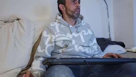 begbestuk online show from September 22, 2025, 3:08 am