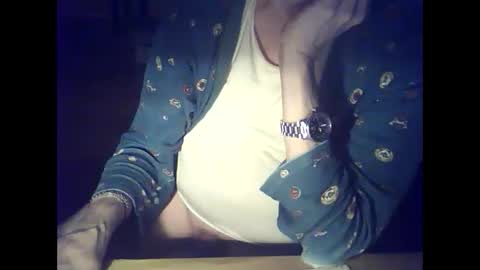 Snapshot of bekklove1 chatting on February 3, 2025, 7:29 am bekklove1 online show from February 3, 2025, 7:29 am