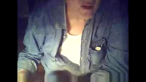 Snapshot of bekklove1 chatting on October 15, 2025, 4:29 pm bekklove1 online show from October 15, 2025, 4:29 pm