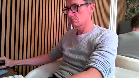 Snapshot of belami_france chatting on November 7, 2025, 9:42 am SexFriendFrance online show from November 7, 2025, 9:42 am