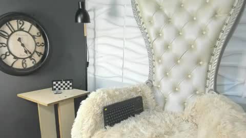 independent model online show from August 3, 2026, 10:24 pm