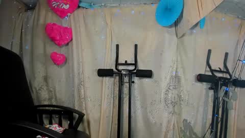 modelo independiente online show from March 9, 2025, 12:00 am