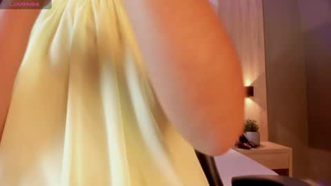 Bella cam online show from April 25, 2026, 7:22 pm