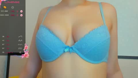 Snapshot of bella__ramsey chatting on April 10, 2026, 11:15 am Bella online show from April 10, 2026, 11:15 am