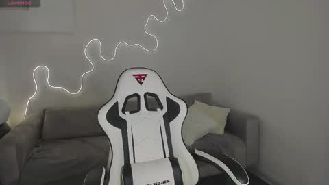 Snapshot of bella__sss chatting on March 13, 2026, 4:30 am Hi I am Bella online show from March 13, 2026, 4:30 am