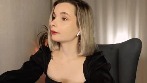 Snapshot of bella_alita chatting on December 25, 2024, 8:28 pm  lita  online show from December 25, 2024, 8:28 pm