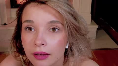 Snapshot of bella_alita chatting on January 10, 2025, 2:57 am  lita  online show from January 10, 2025, 2:57 am