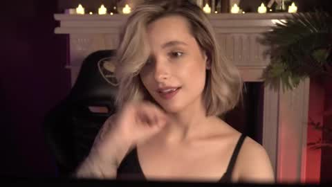 Snapshot of bella_alita chatting on January 19, 2025, 11:32 pm  lita  online show from January 19, 2025, 11:32 pm