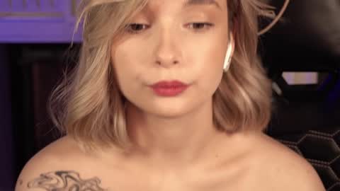 Snapshot of bella_alita chatting on January 22, 2025, 8:38 pm  lita  online show from January 22, 2025, 8:38 pm