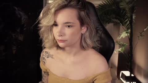 Snapshot of bella_alita chatting on January 25, 2025, 8:53 pm  lita  online show from January 25, 2025, 8:53 pm