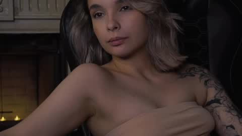 Snapshot of bella_alita chatting on February 21, 2025, 11:43 pm  lita  online show from February 21, 2025, 11:43 pm