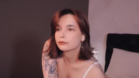 Snapshot of bella_alita chatting on October 7, 2025, 8:17 pm  lita  online show from October 7, 2025, 8:17 pm