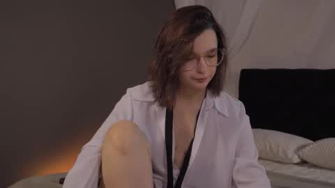 Snapshot of bella_alita chatting on October 25, 2025, 8:25 pm  lita  online show from October 25, 2025, 8:25 pm