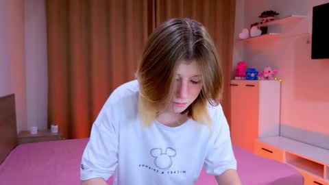 Bella online show from November 17, 2025, 9:42 pm