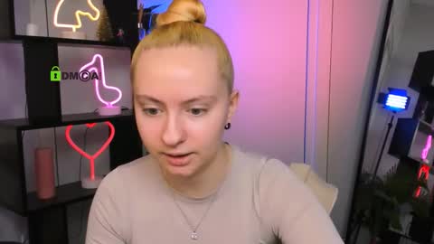 bella_blade online show from December 21, 2025, 6:42 am