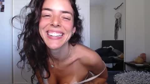 Bella online show from February 14, 2026, 11:12 pm