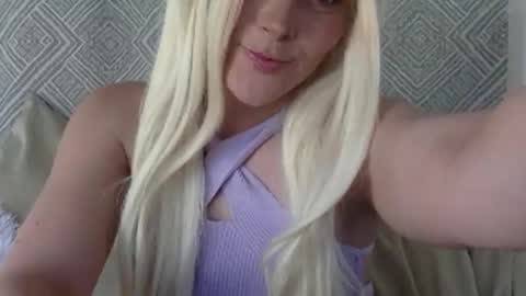 bella_bubble online show from October 3, 2025, 7:11 pm