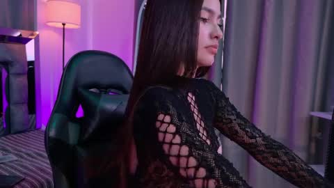 Snapshot of bella_clark2 chatting on April 11, 2026, 9:52 pm Bella online show from April 11, 2026, 9:52 pm
