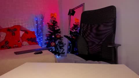 Dessi  online show from December 28, 2024, 3:37 pm