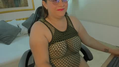B E L L A online show from April 15, 2026, 7:32 pm